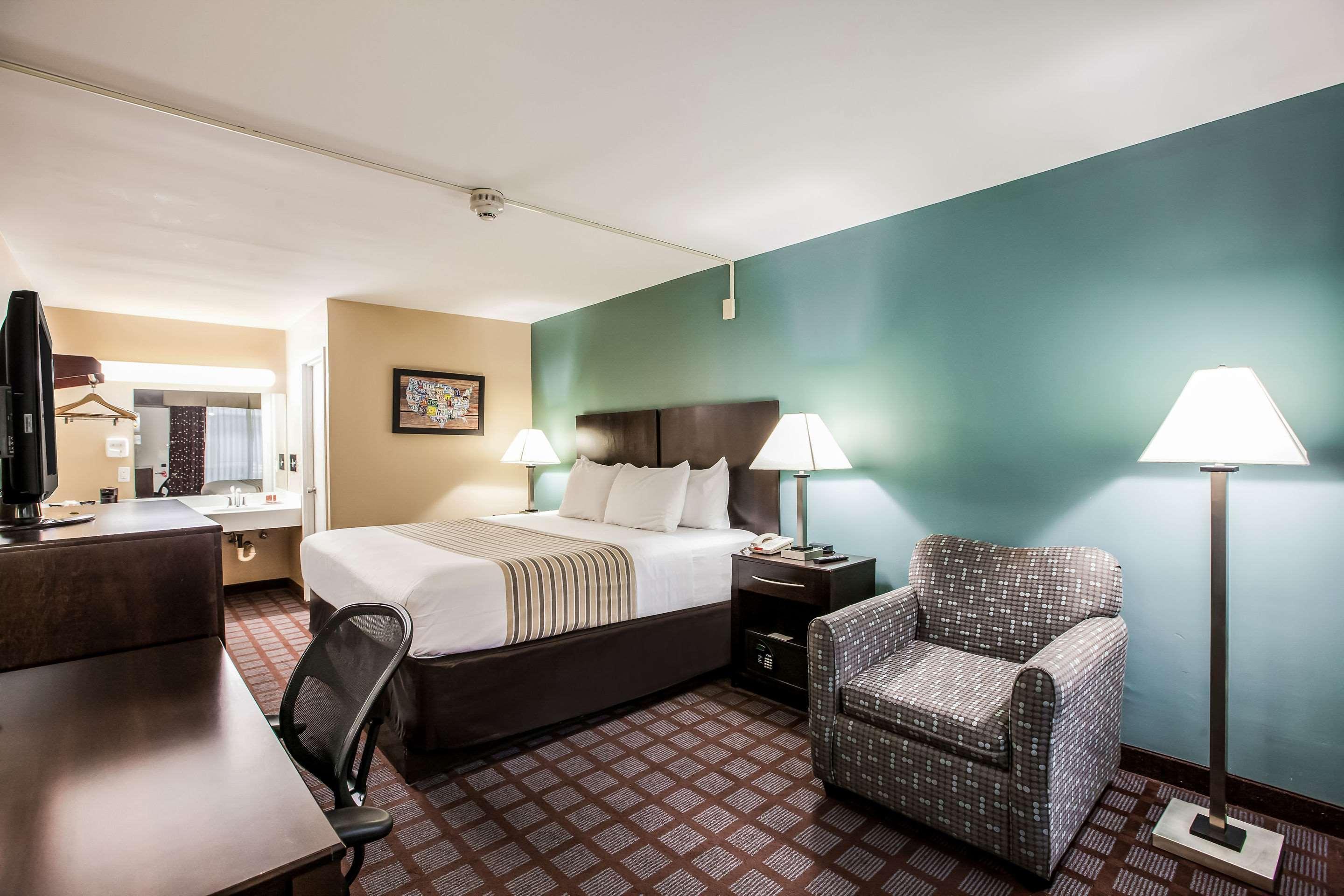 Super 8 By Wyndham Meadowlands Otel Carlstadt Dış mekan fotoğraf
