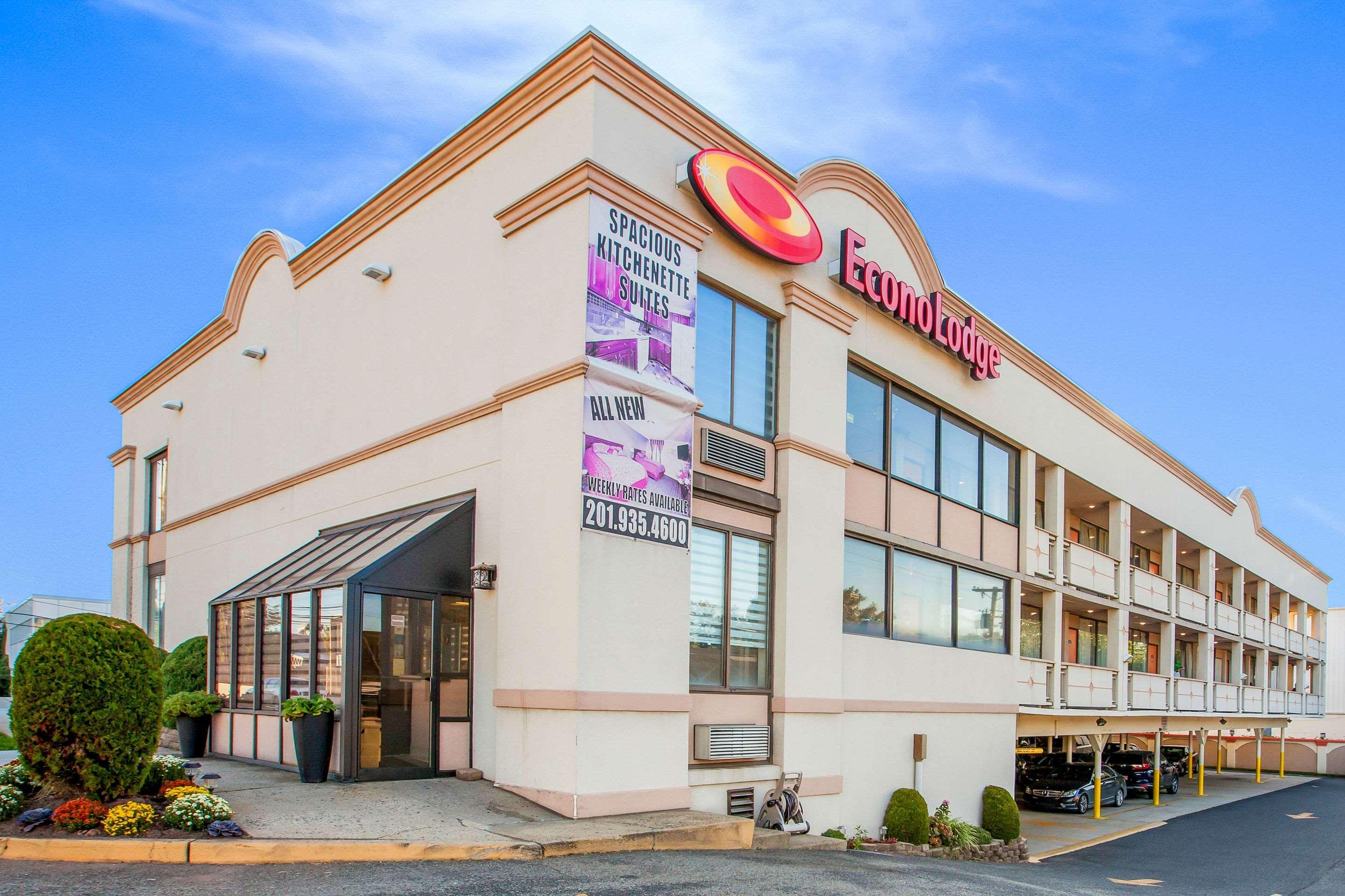 Super 8 By Wyndham Meadowlands Otel Carlstadt Dış mekan fotoğraf